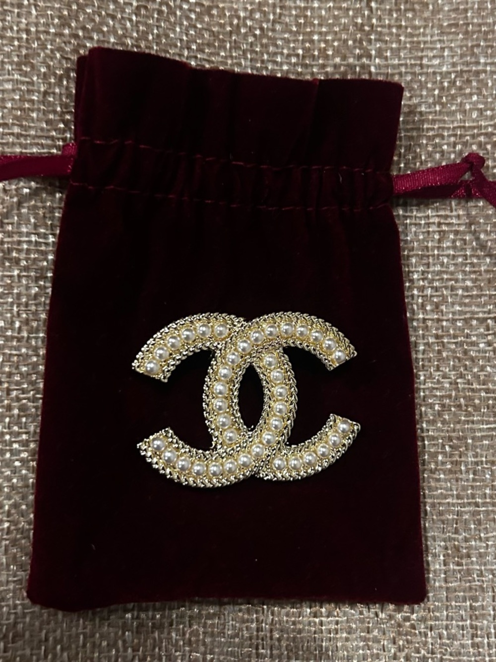 GOLD -tone CC logo brooch PEARLS